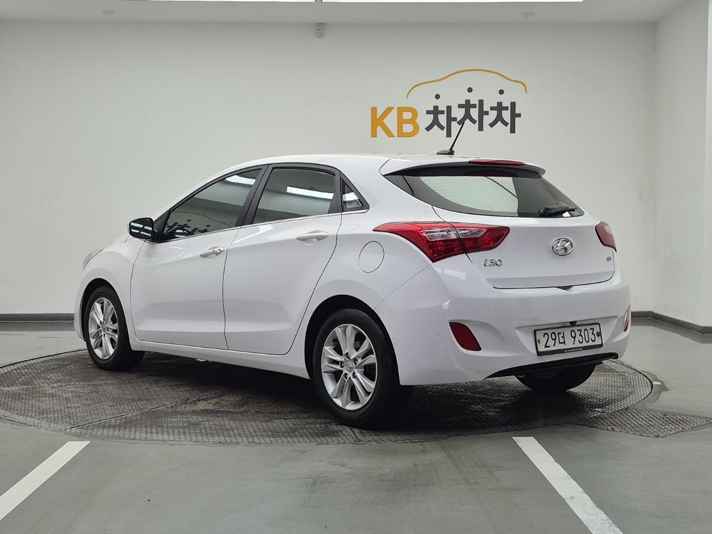 HYUNDAI i30 - Vista 3