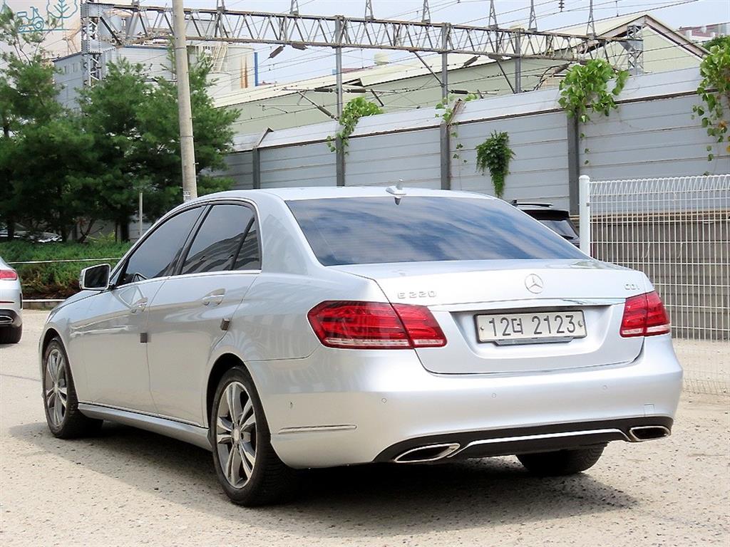 Mercedes Benz E class - Vista 3