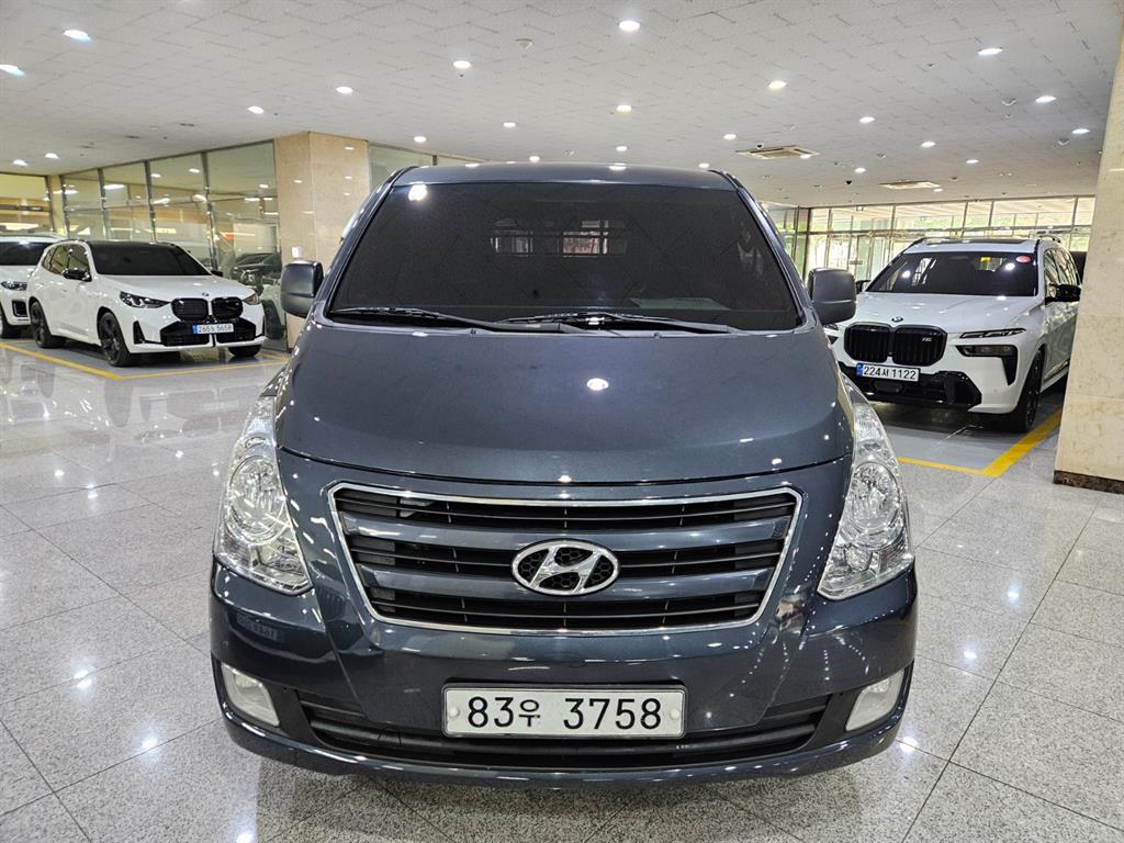HYUNDAI Starex - Vista 2