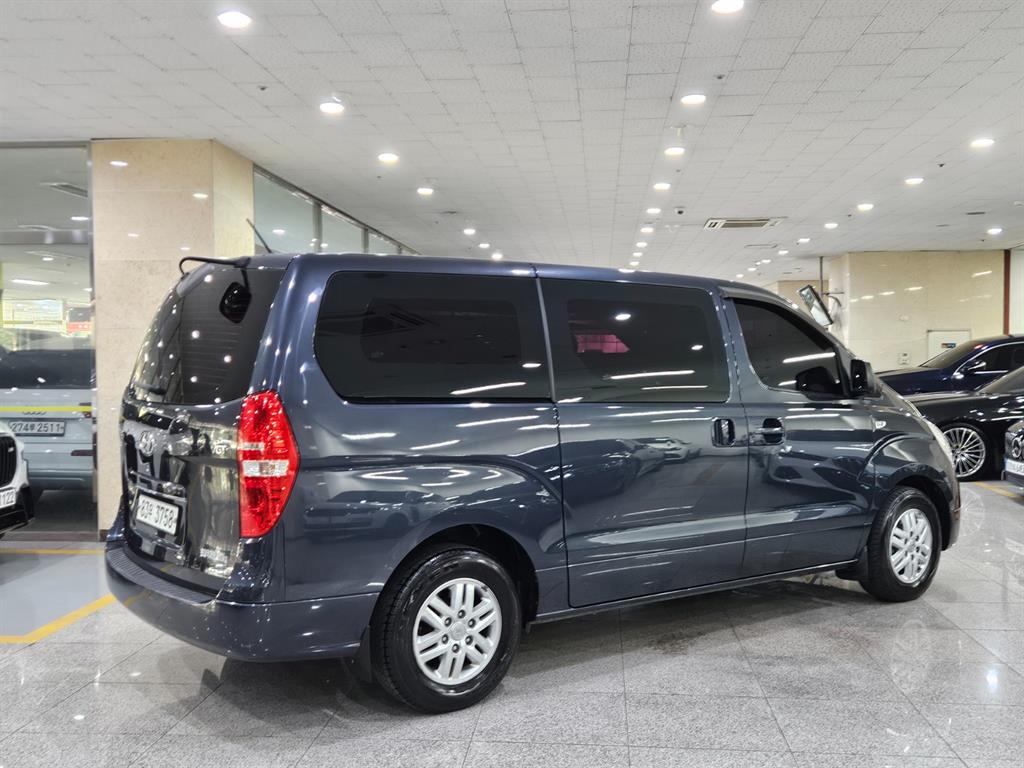 HYUNDAI Starex - Vista 3