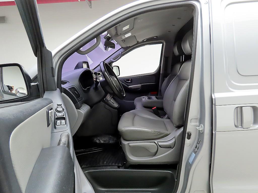 HYUNDAI Starex - Vista 12