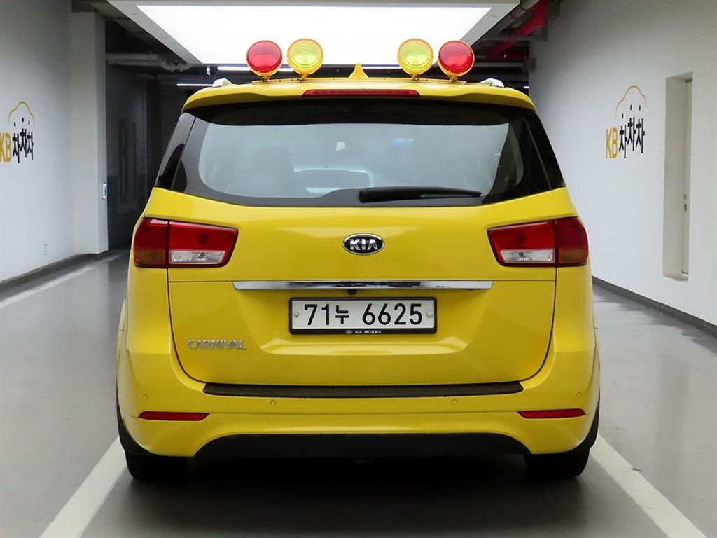 KIA Carnival - Vista 3