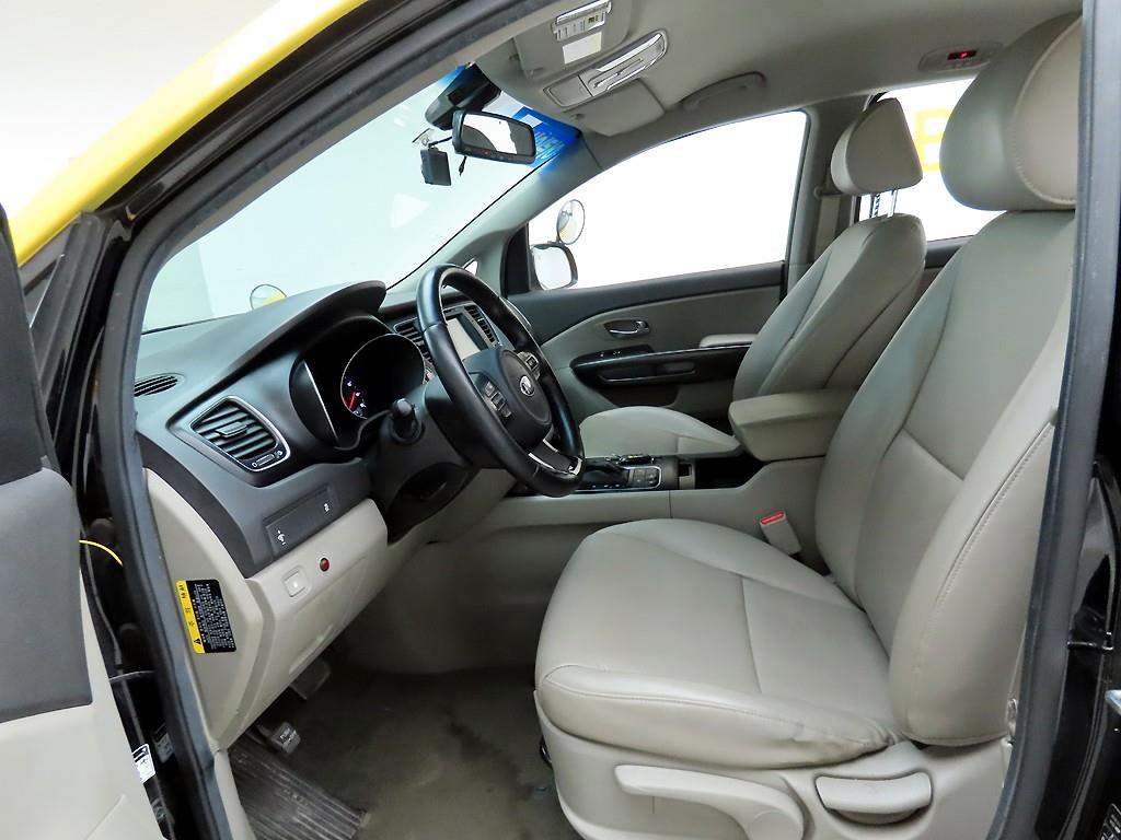KIA Carnival - Vista 8