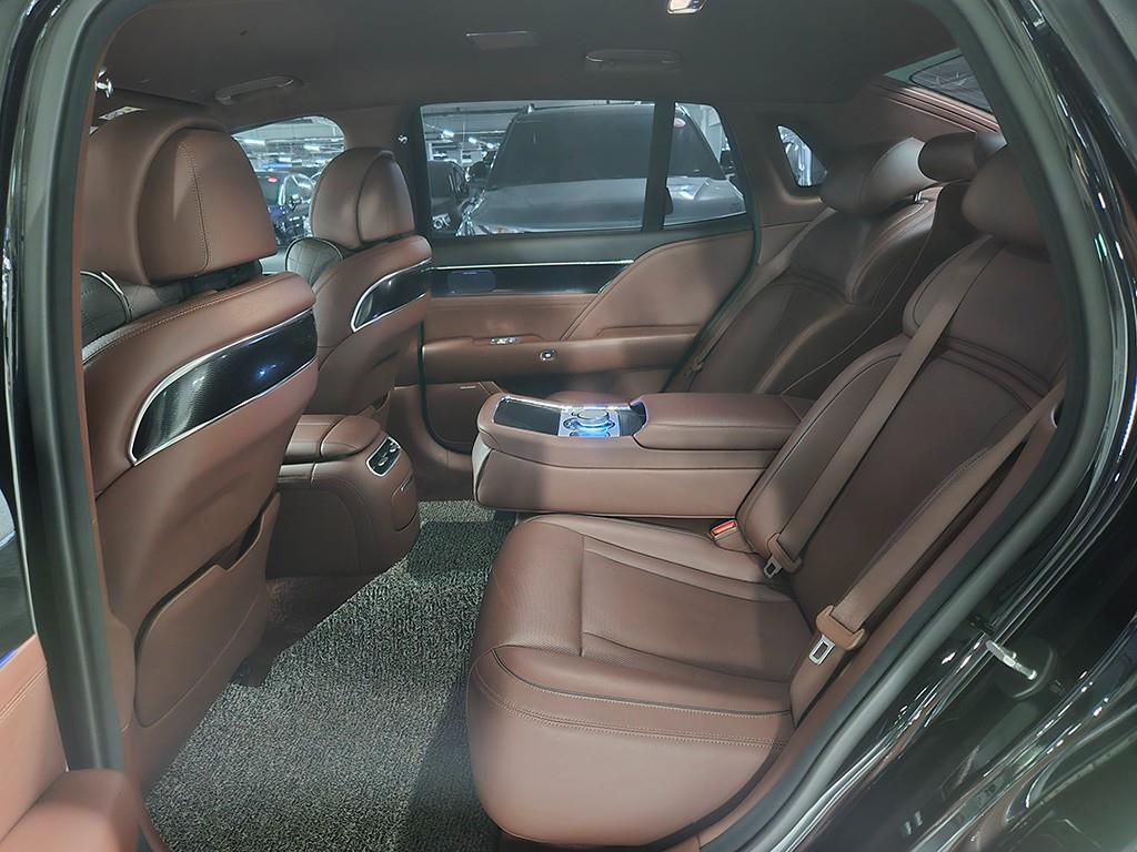 Genesis G90 - Vista 8