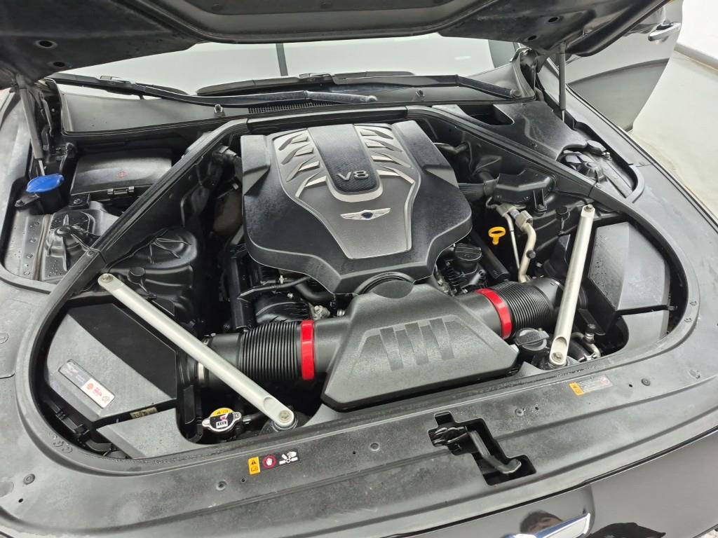 Genesis G90 - Vista 8