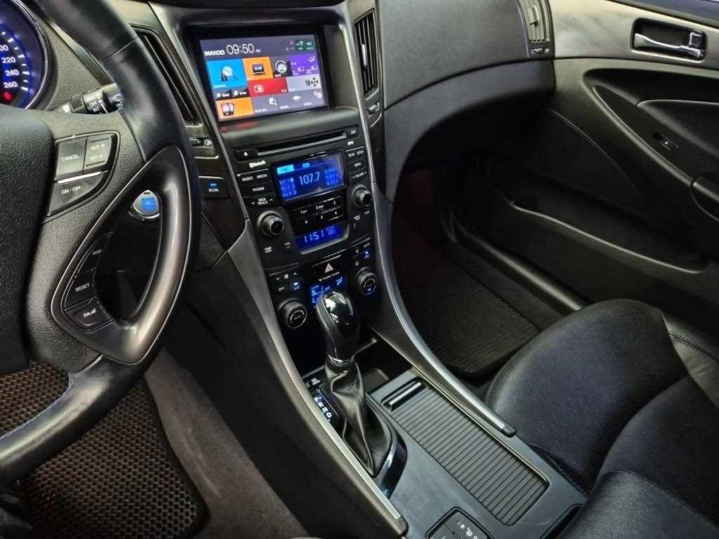 HYUNDAI Sonata - Vista 12
