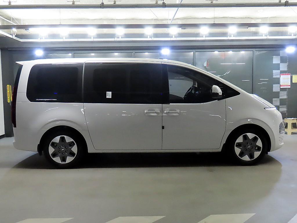 HYUNDAI Staria - Vista 3