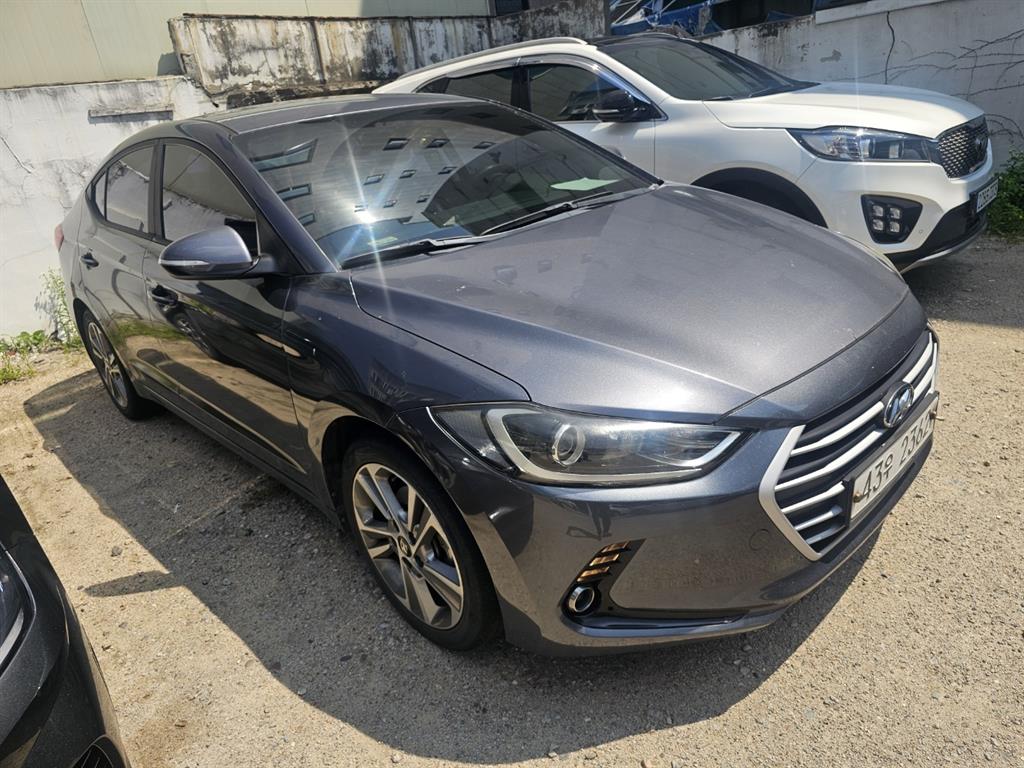 HYUNDAI Avante - Vista 2