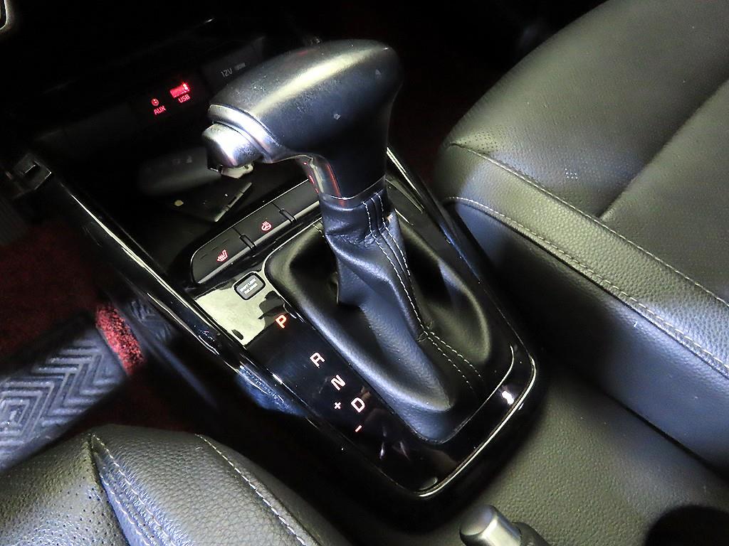 KIA Stonic 2019 Blanco - Importación desde Corea - HF Imports Iquique - Foto 14