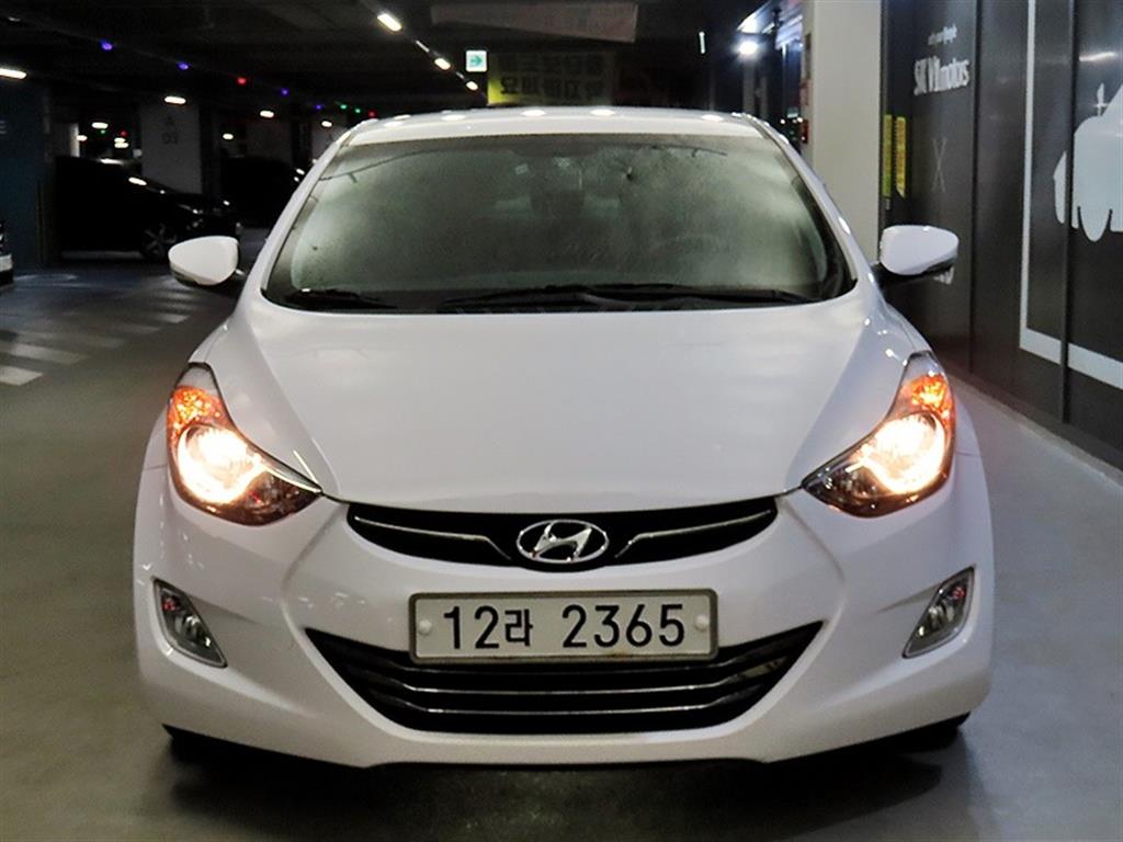 HYUNDAI Avante - Vista 2