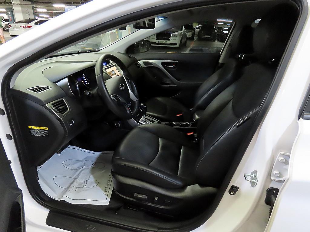 HYUNDAI Avante - Vista 8