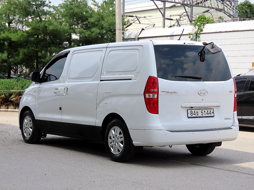 HYUNDAI Starex - Vista 3