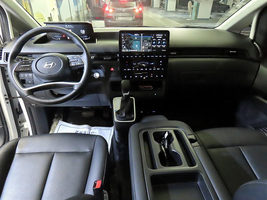 HYUNDAI Staria - Vista 10