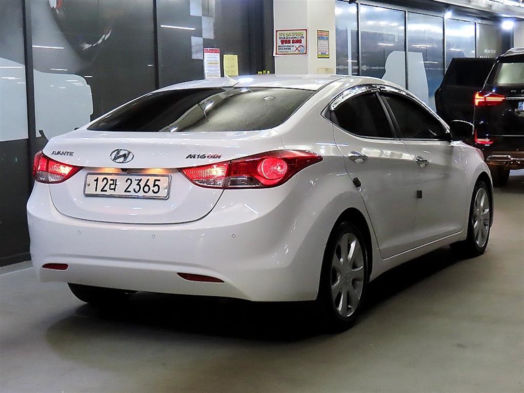 HYUNDAI Avante - Vista 6