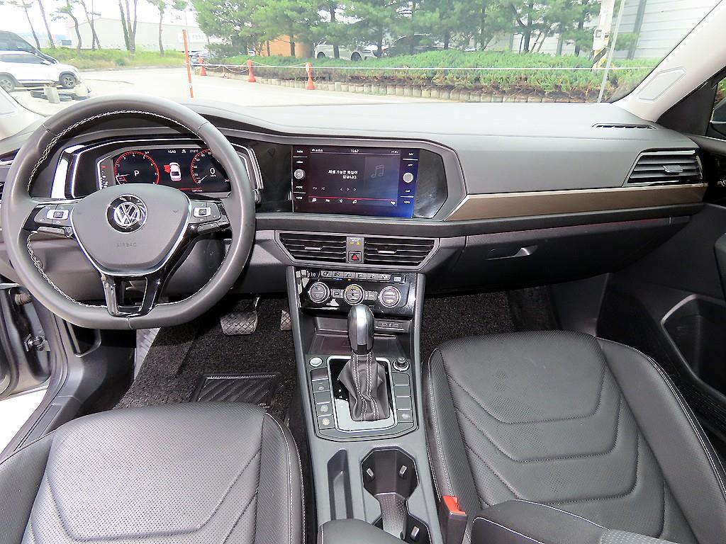 Volkswagen Jetta - Vista 9