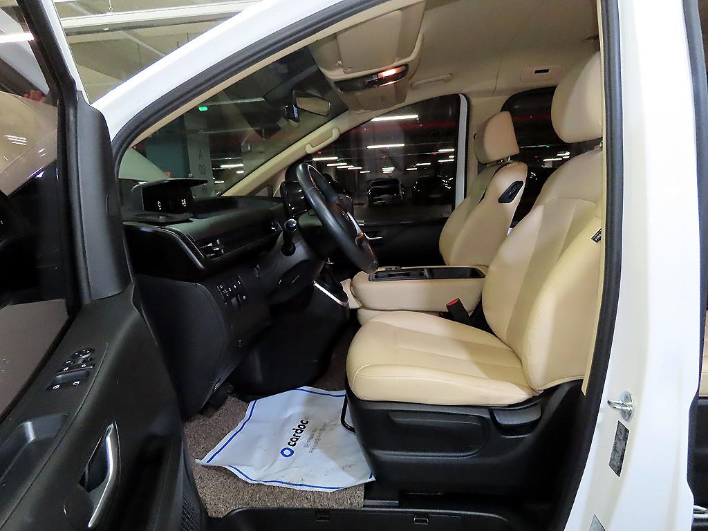 HYUNDAI Staria - Vista 8