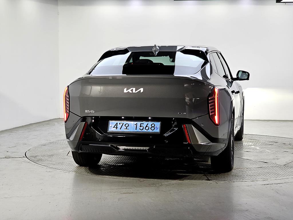 KIA EV4 - Vista 3