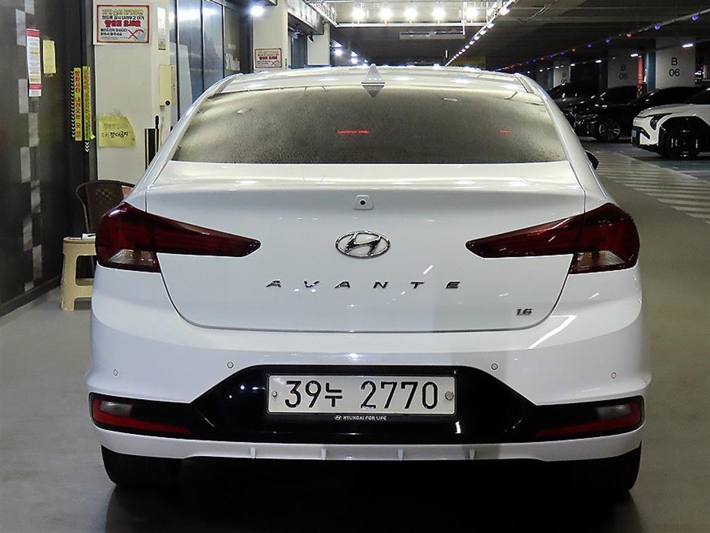 HYUNDAI Avante - Vista 7