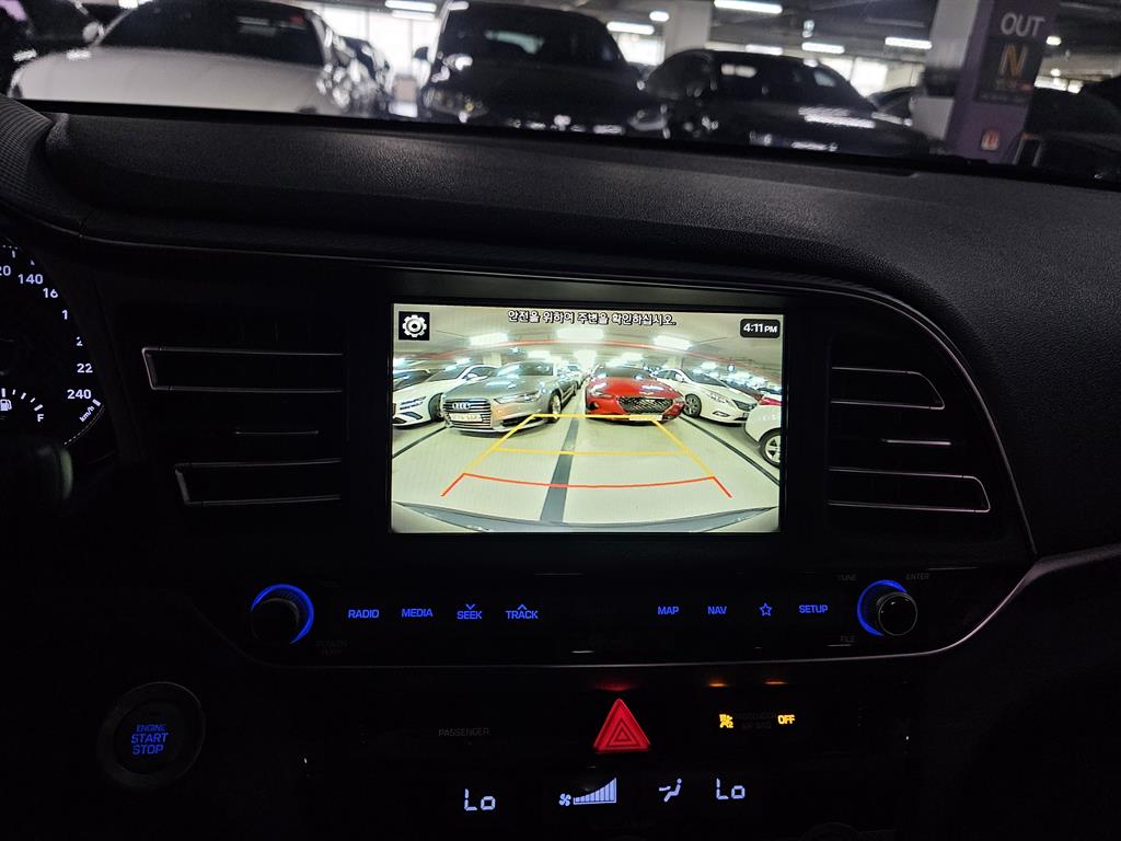 HYUNDAI Avante - Vista 11