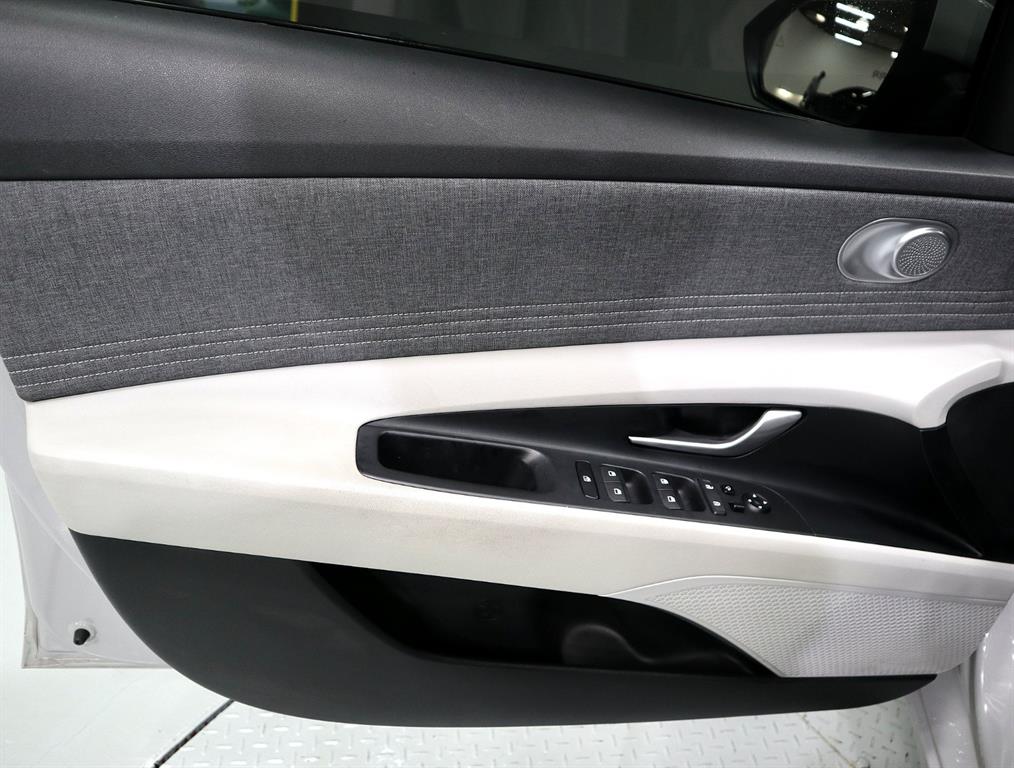 HYUNDAI Avante - Vista 10