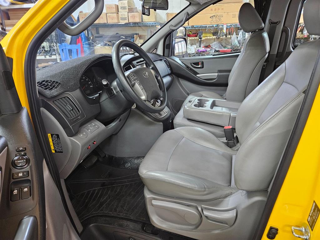HYUNDAI Starex - Vista 9