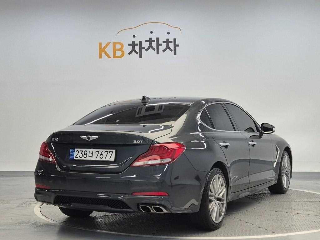 Genesis G70 - Vista 3