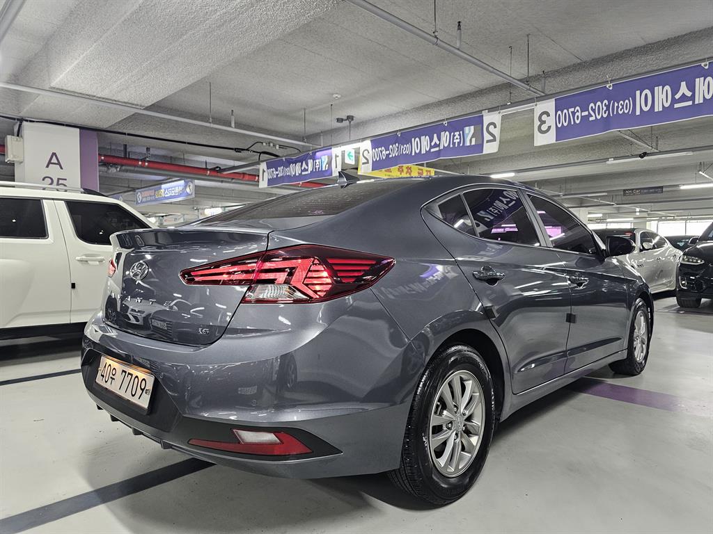 HYUNDAI Avante - Vista 6
