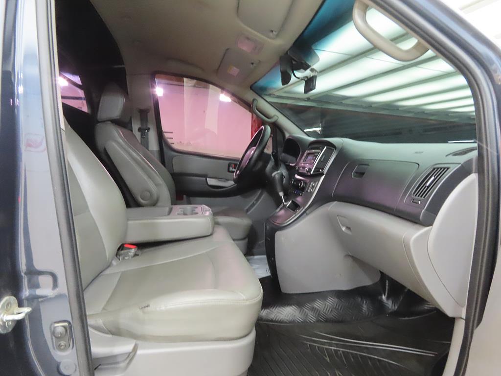 HYUNDAI Starex - Vista 8