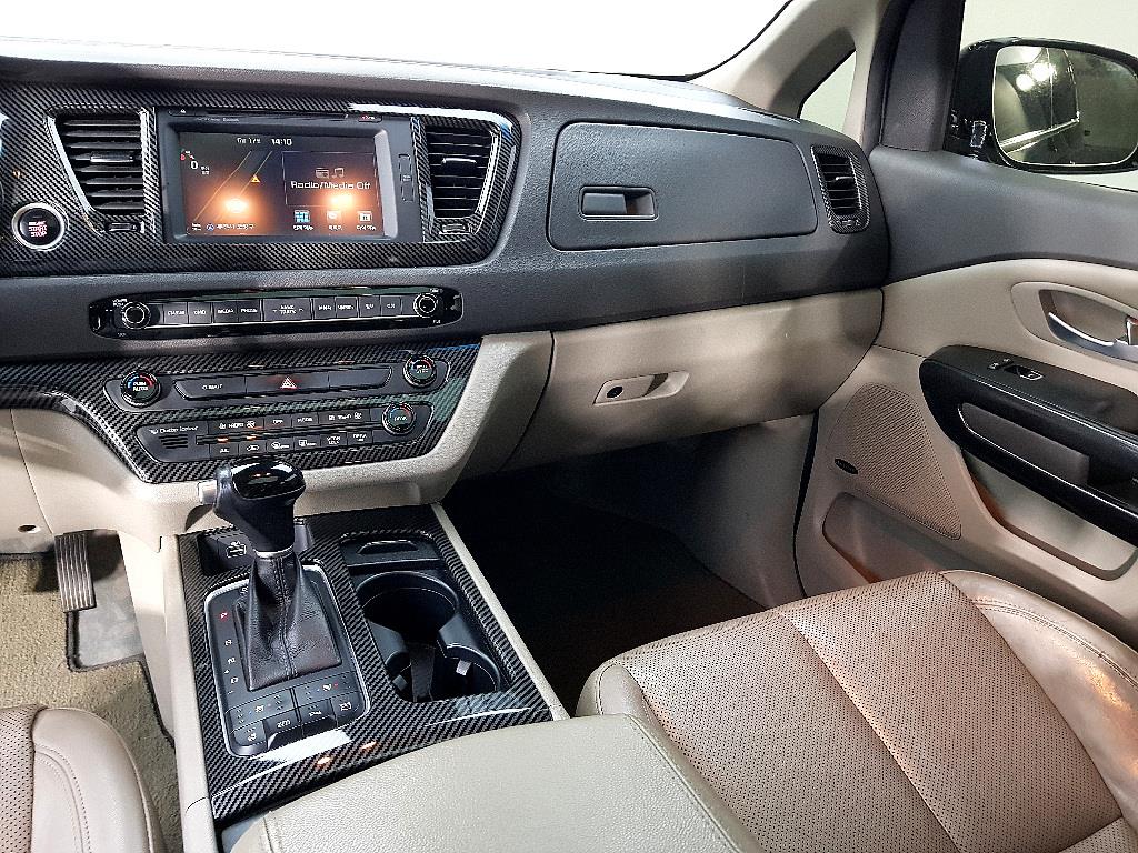 KIA Carnival - Vista 12