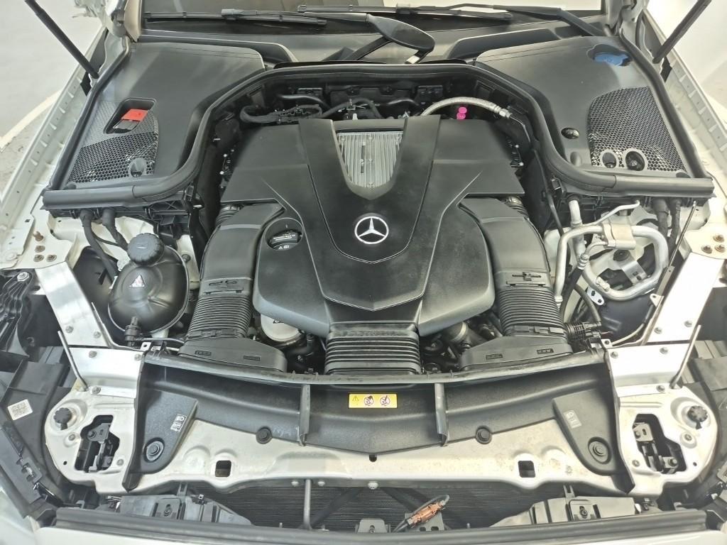 Mercedes Benz E class - Vista 7