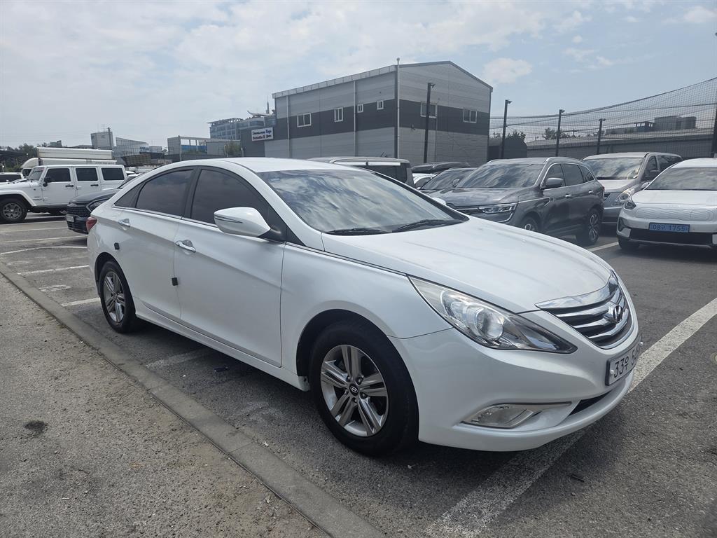 HYUNDAI Sonata - Vista 3