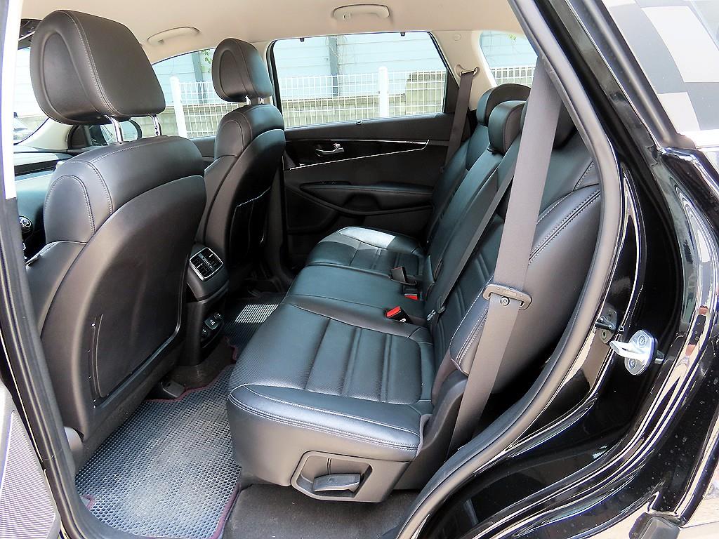 KIA Sorento - Vista 8