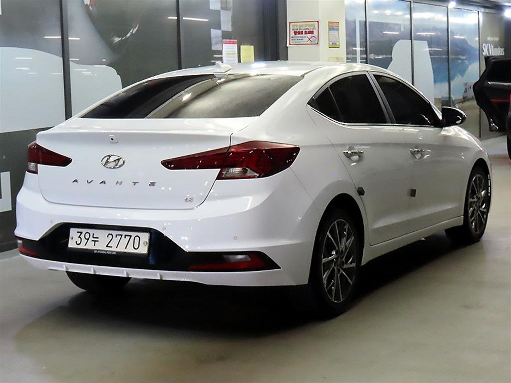 HYUNDAI Avante - Vista 6