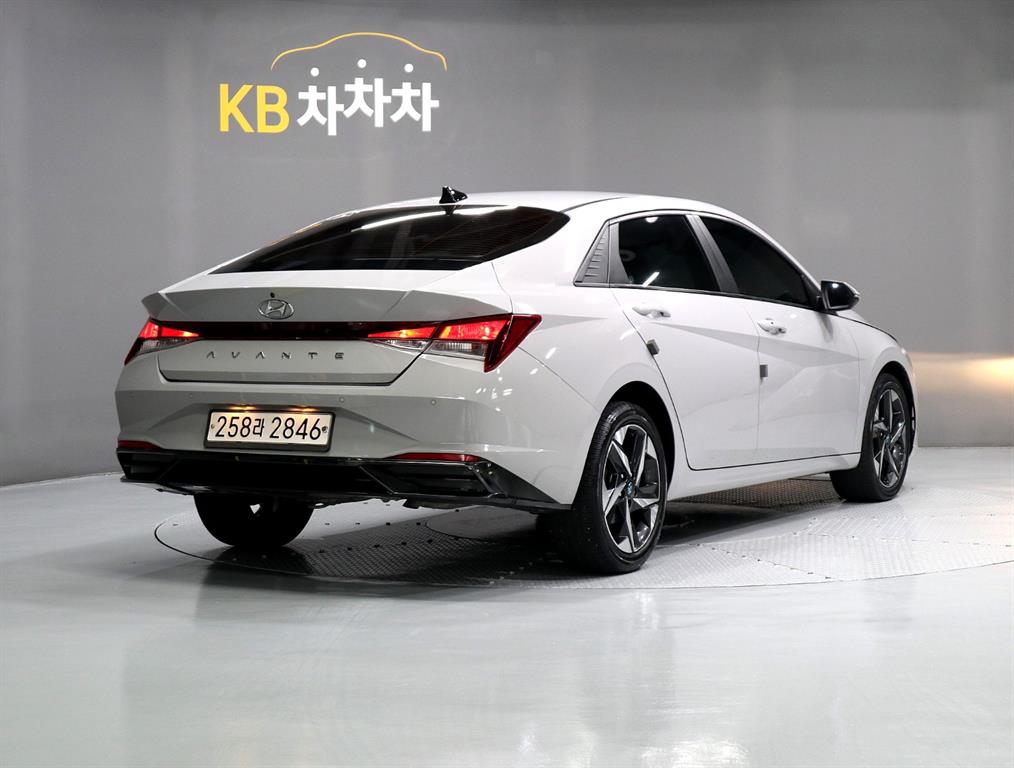 HYUNDAI Avante - Vista 3