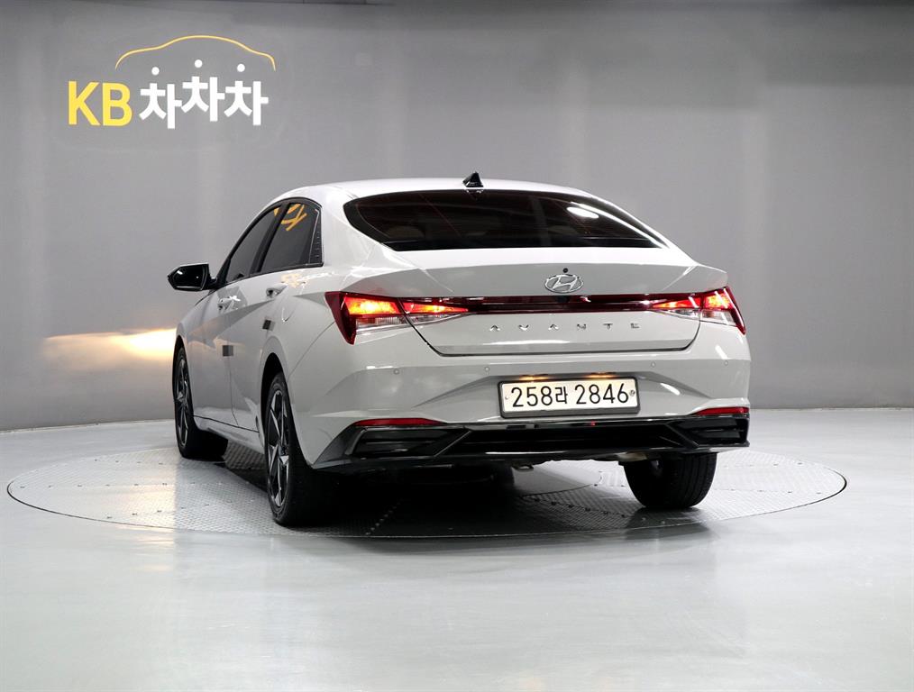 HYUNDAI Avante - Vista 6