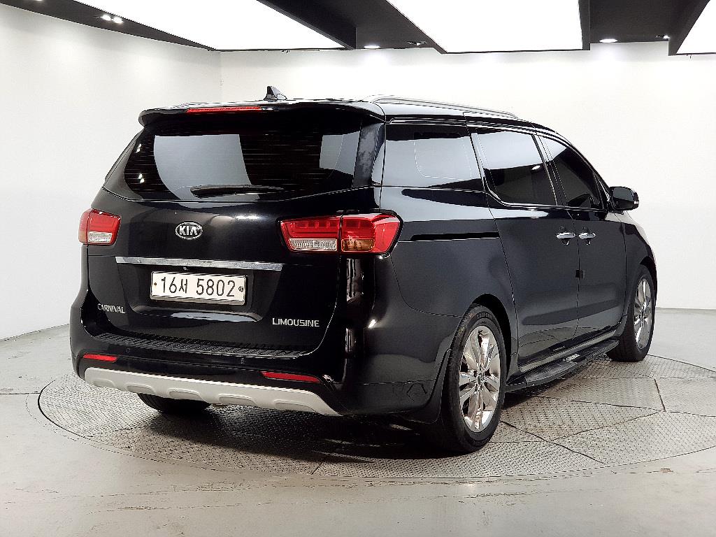 KIA Carnival - Vista 6