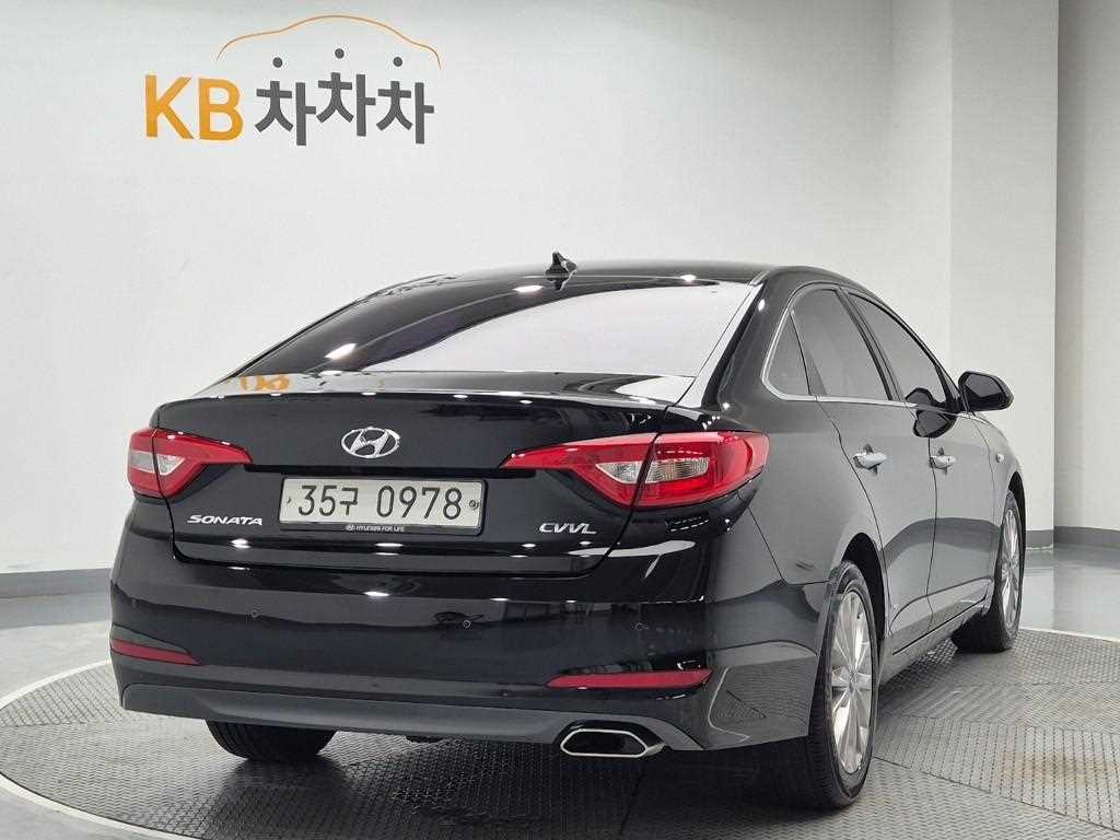 HYUNDAI Sonata - Vista 3