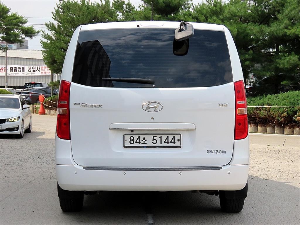 HYUNDAI Starex - Vista 6