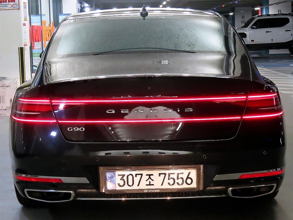 Genesis G90 - Vista 7