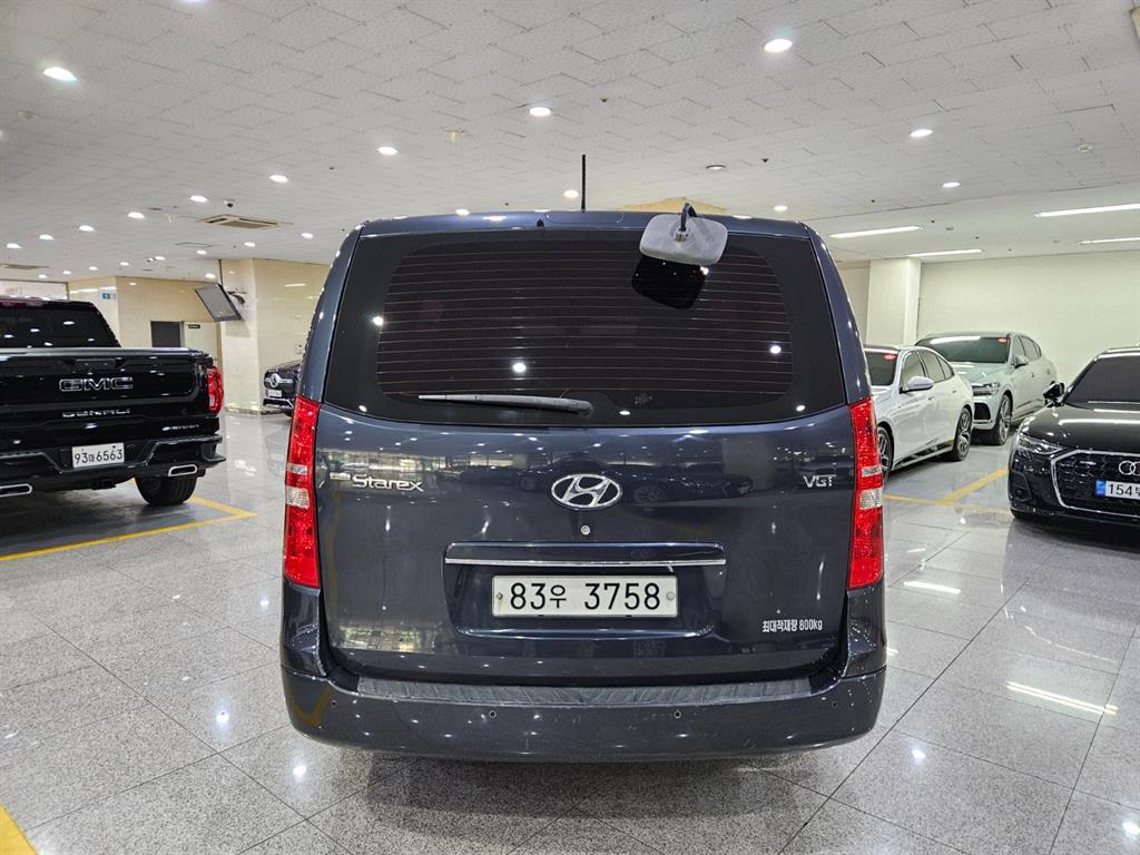 HYUNDAI Starex - Vista 6