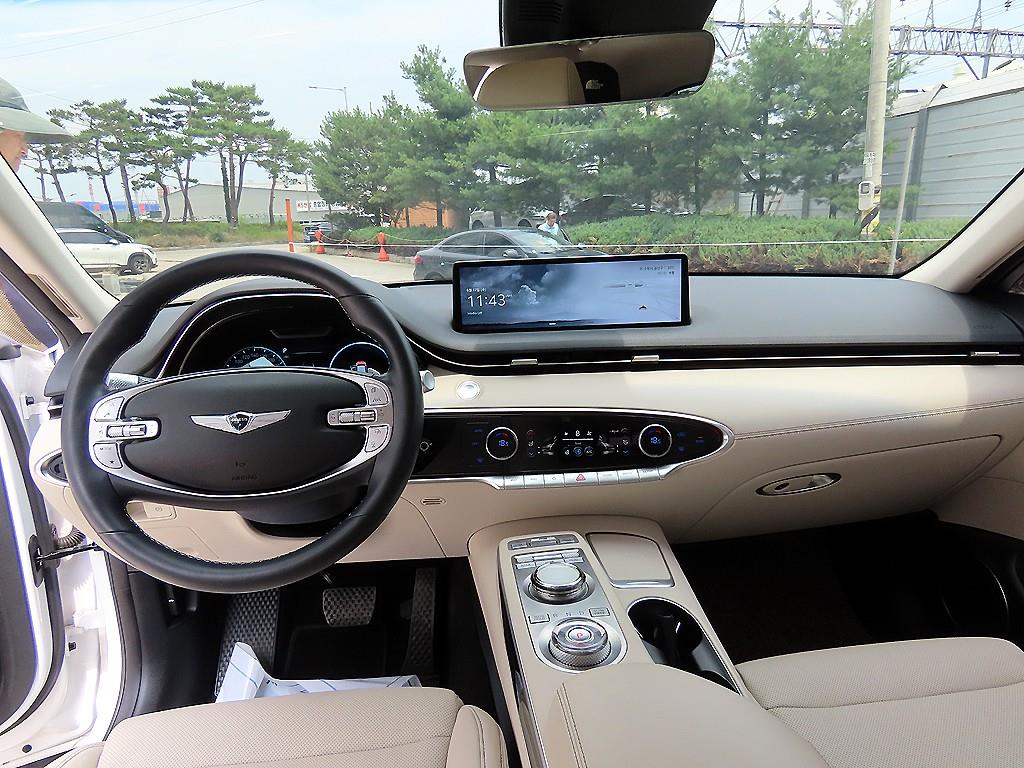 Genesis GV70 - Vista 9