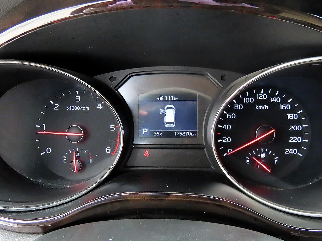 KIA Carnival - Vista 12