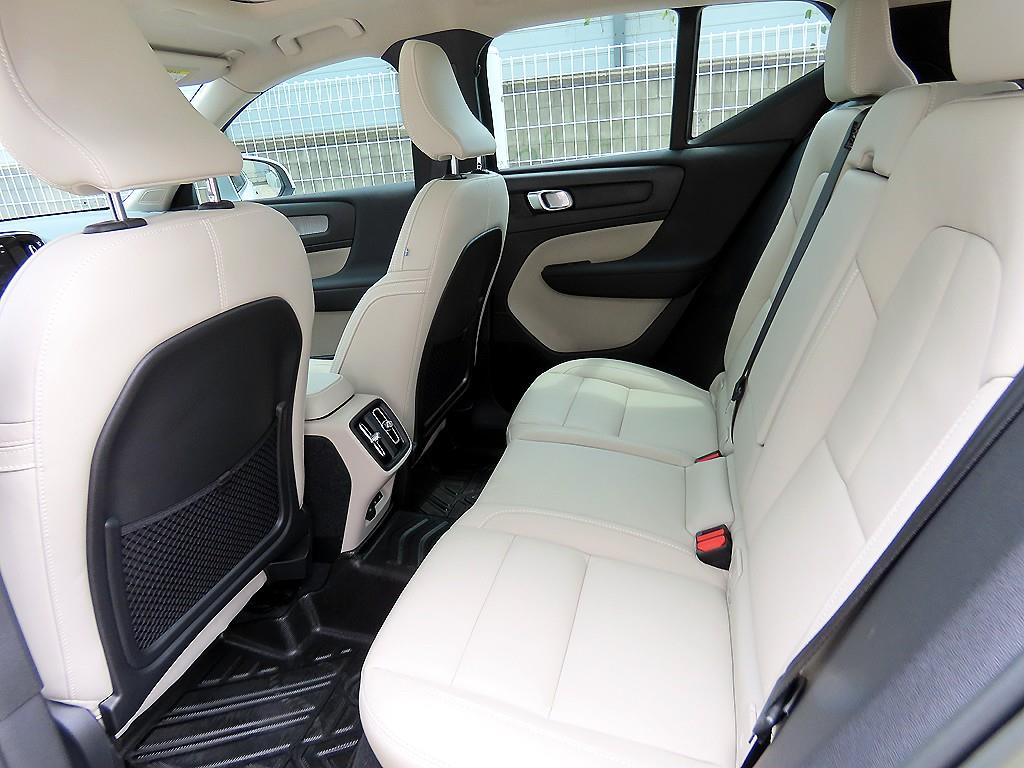 Volvo XC40 - Vista 8