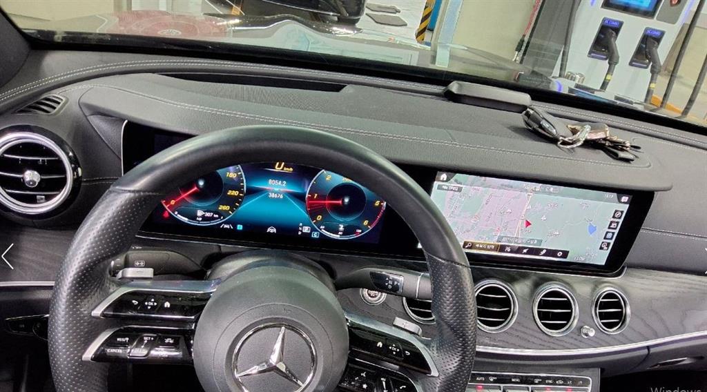 Mercedes Benz E class - Vista 8