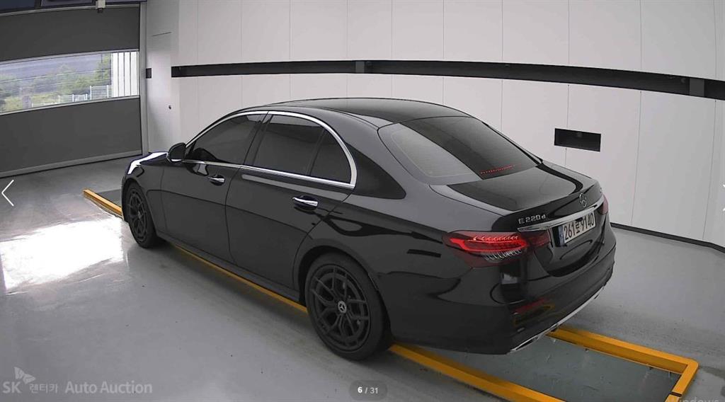 Mercedes Benz E class - Vista 3