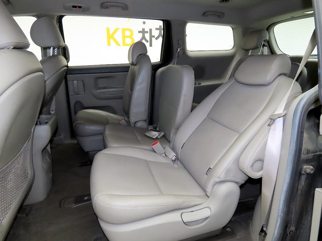 KIA Carnival - Vista 9