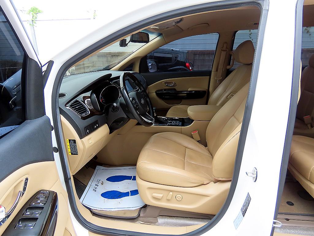 KIA Carnival - Vista 7