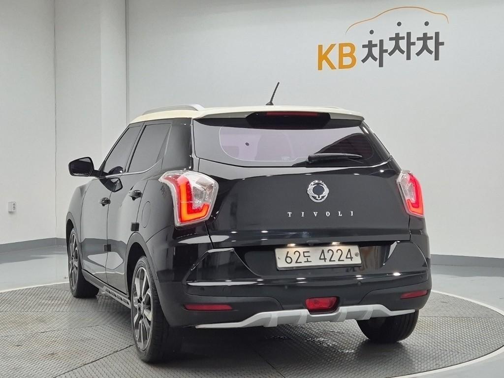 Ssangyong Tivoli - Vista 2