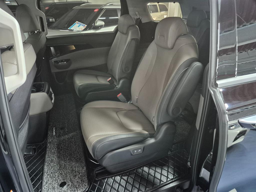 KIA Carnival - Vista 8