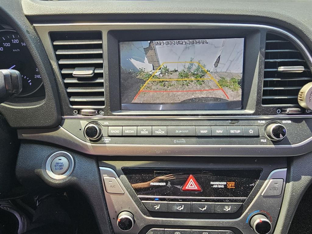 HYUNDAI Avante - Vista 3